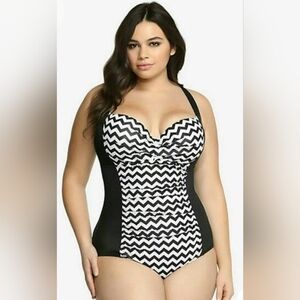 🖤 Torrid Size 4 Black & White Chevron One Piece Swimsuit | Plus Size 4X